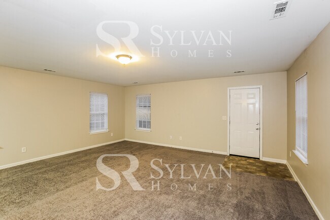Foto del edificio - Lovely 4BR Charlotte Home