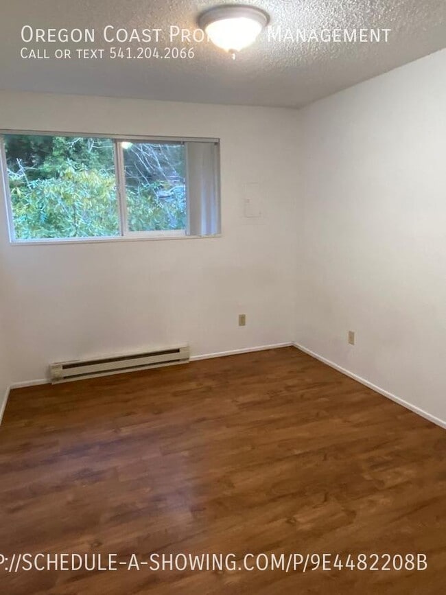 Building Photo - 65 Ainslee Ave
