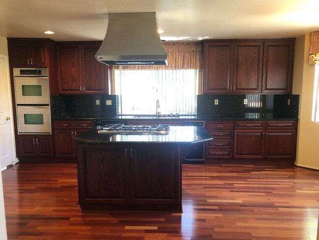 Foto del edificio - Unbelievable Eastlake Home