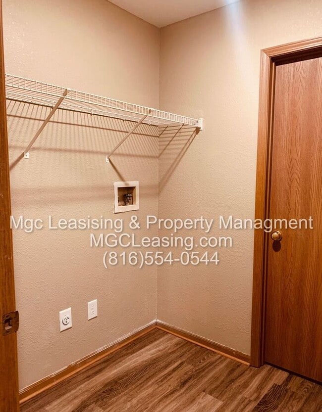 Building Photo - Grain Valley Ranch Duplex: Available September 1st