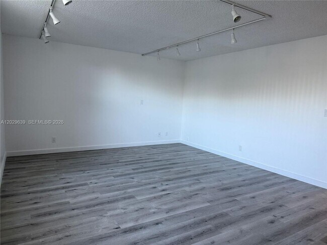 Foto del edificio - 20441 NE 30th Ave