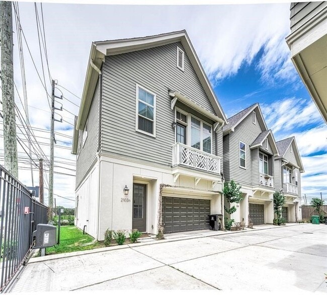 Building Photo - 2103 Naomi St