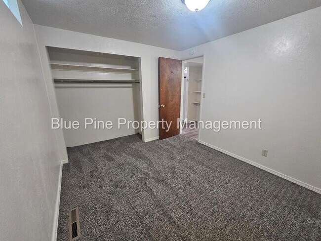 Foto del edificio - 1151 E Cedar St