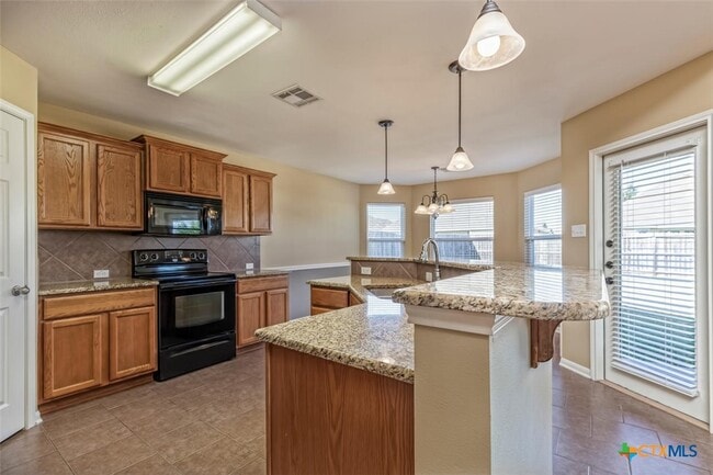 Building Photo - 5610 Alexandria Dr