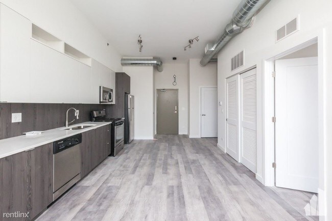 Building Photo - 2150 W Lawrence Ave