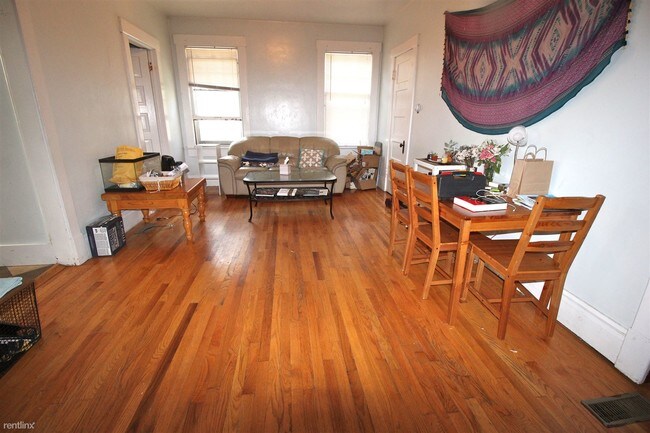 Building Photo - 3 br, 1 bath  - 121 Glen Ave Apt 1 #1