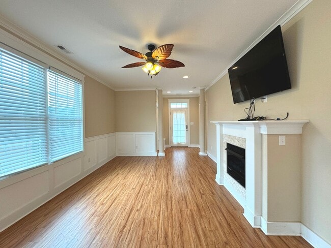 Building Photo - BEACH HOME! 4/4.5 with 3 car garage