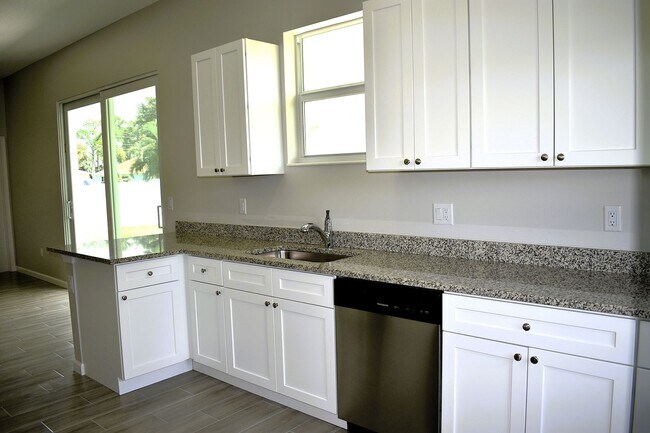 Foto del edificio - 3109 SW Curcuma St