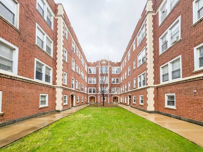 Building Photo - 4404 N Winchester Ave