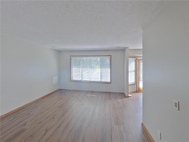 Foto del edificio - 1407 Primrose Ln