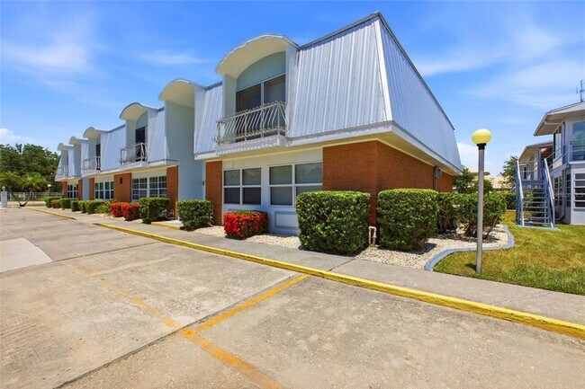 Foto del edificio - 22333 Edgewater Dr