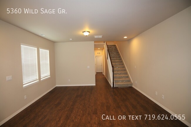 Building Photo - Incredible two-story townhouse for rent