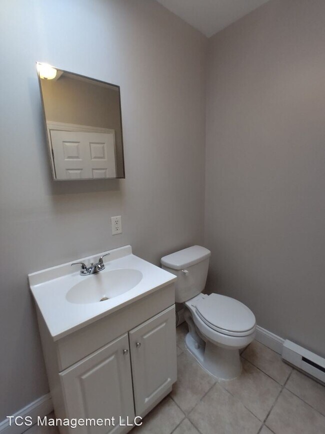 Building Photo - 4 br, 1 bath House - 420 South 61st Street...