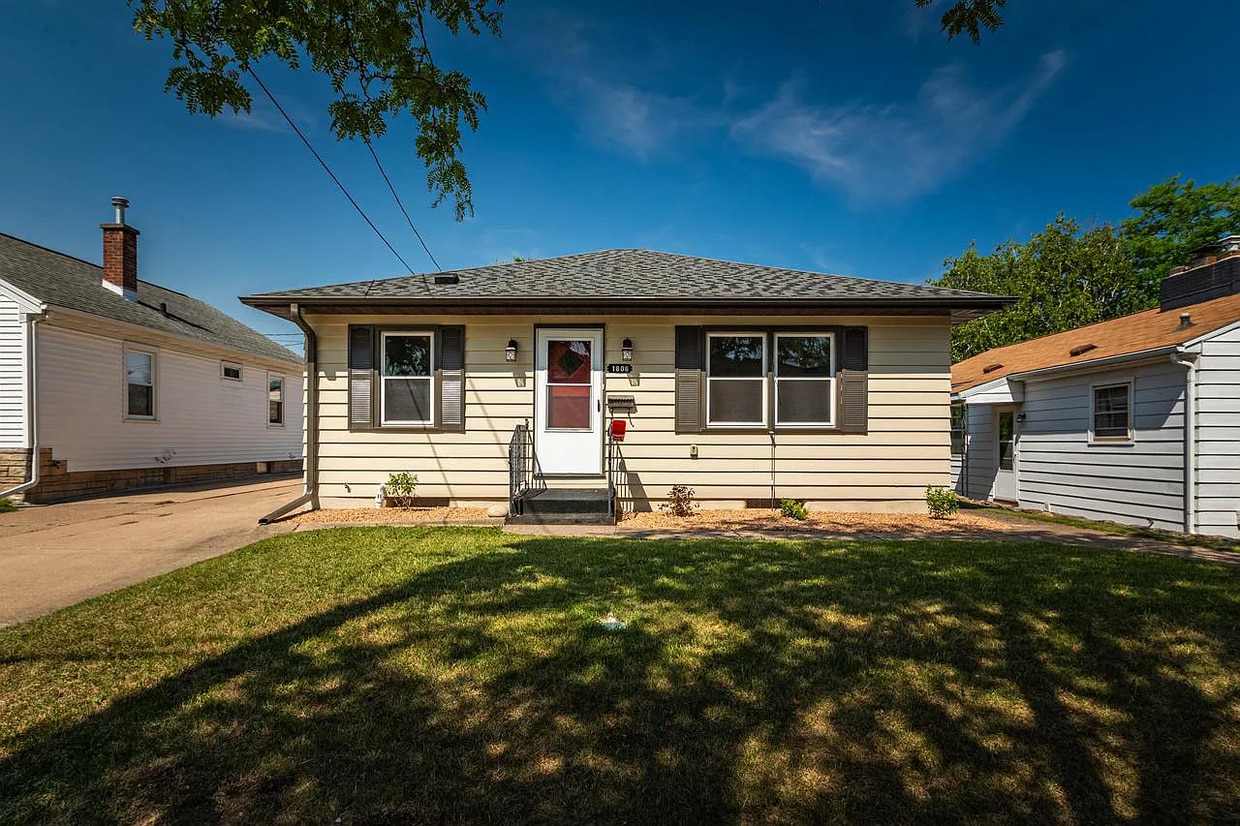 1806 21st St S, La Crosse, WI 54601 House for Rent in La Crosse, WI