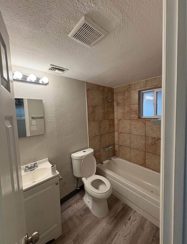 Foto del edificio - 1402 W Mercer Ln