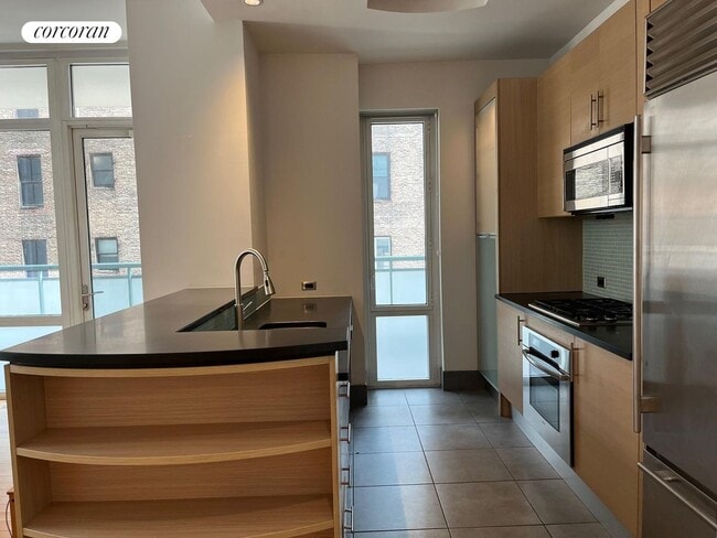 Building Photo - 325 Fifth Avenue 15D