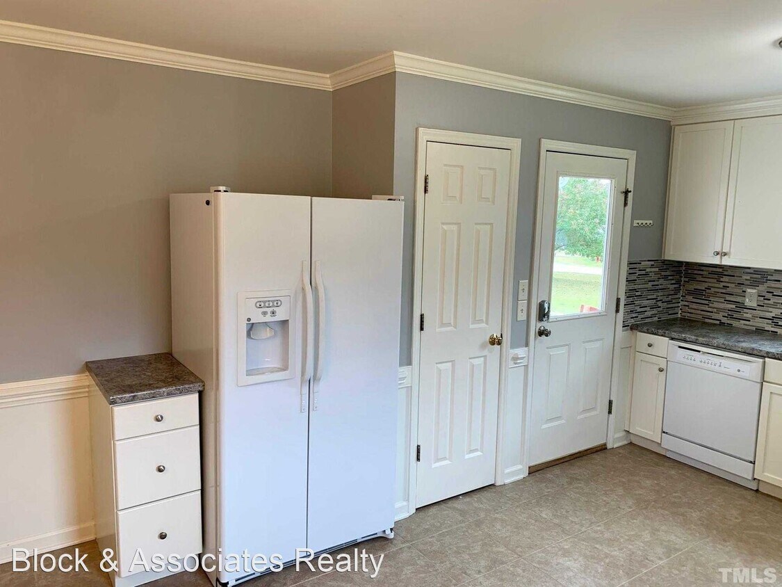 Primary Photo - 3 br, 2.5 bath House - 255 Sherman Lakes D...