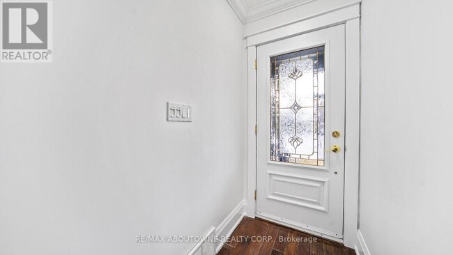 Building Photo - 231 Woodale Ave