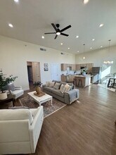 Building Photo - 544 E Limberlost Dr