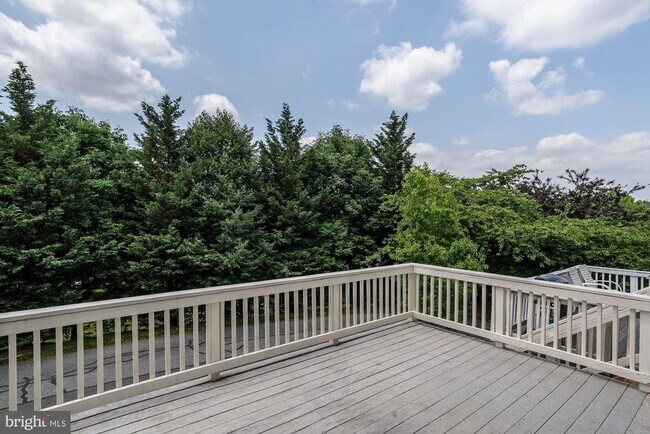 Foto del edificio - 122 Elmcroft Blvd