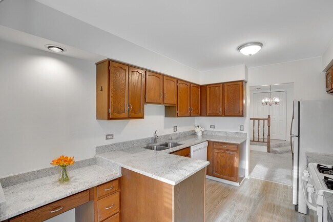 Foto del edificio - 1330 Cromwell Ct