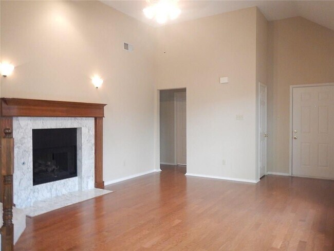 Building Photo - 518 Raintree Cir