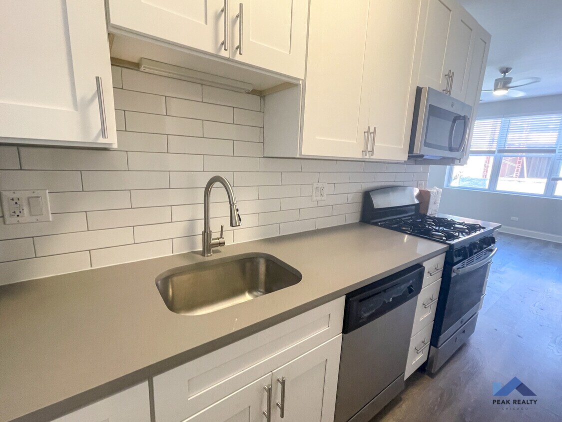 Foto principal - 3108 N Milwaukee Ave