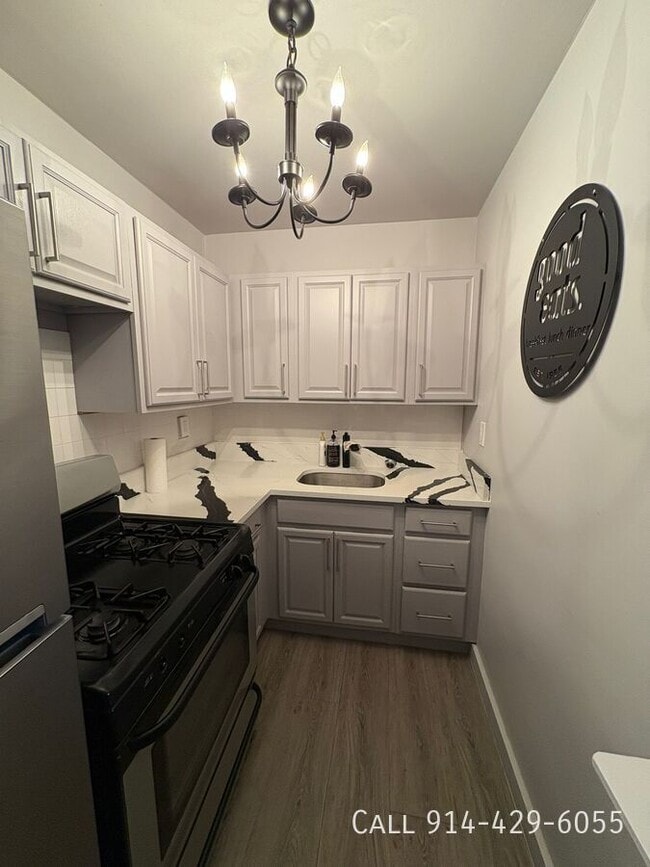 Building Photo - 793 McLean Ave