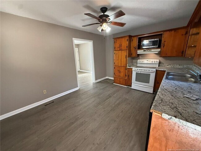 Foto del edificio - 2223 Carbine St