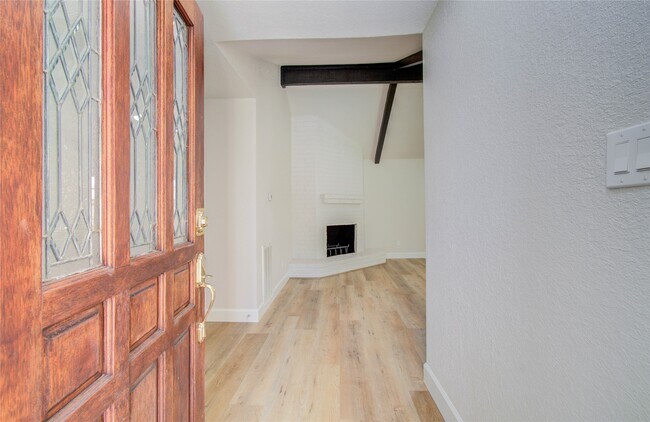 Foto del edificio - 7026 Hidden Arbor Ln