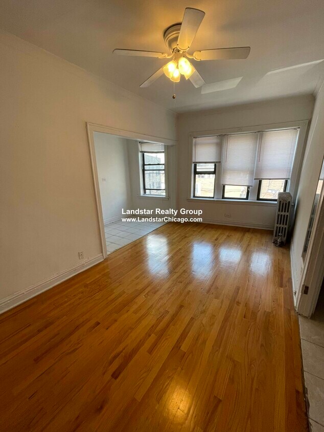 Primary Photo - 3812 N Pine Grove Ave