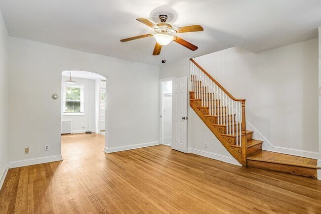 Building Photo - 1007 15th St SE