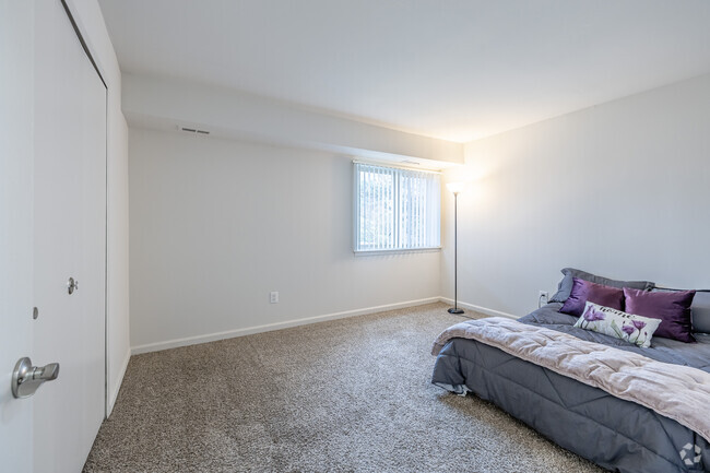 1BD, 1BA - 700SF - Primary Bedroom - Brookdale Apartments