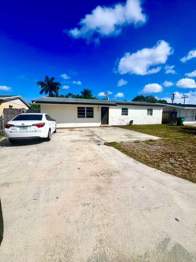 Foto del edificio - 4924 SW 44th Ave