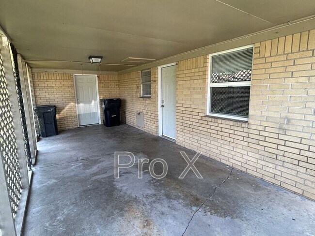 Building Photo - 909 S 10th St