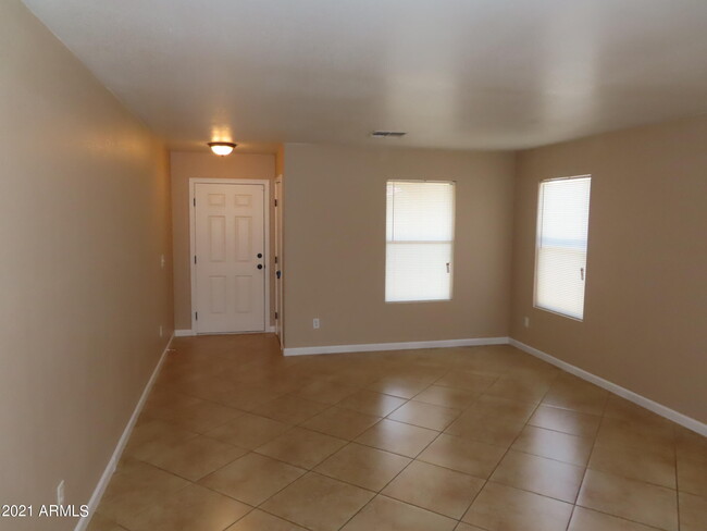 Foto del edificio - 33816 N Cherry Creek Rd