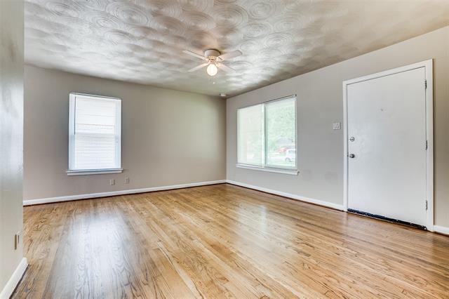 Building Photo - 2428 Highwood Dr