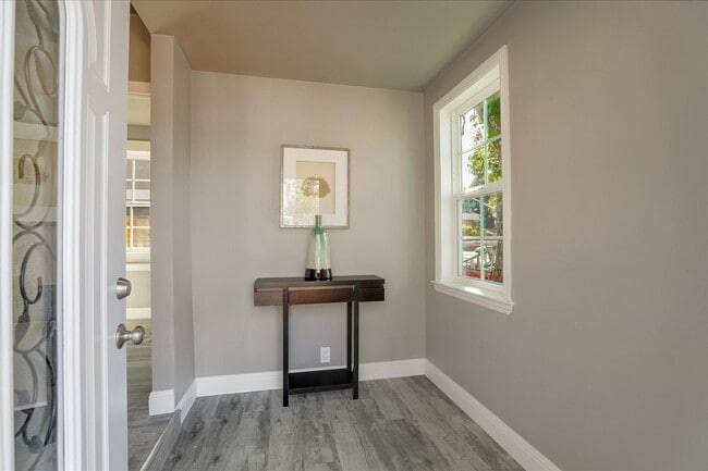 Building Photo - Adorable & Modern Remodeled Home, New floo...
