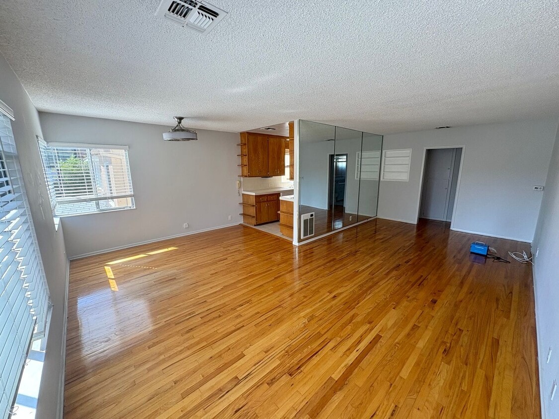 Primary Photo - Great Santa Monica Location! Walking Dista...