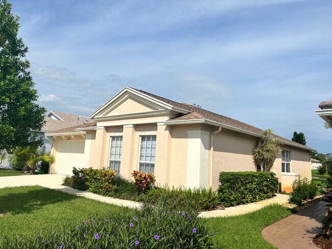 Building Photo - 3 BEDROOM, 2 BATH HOME IN THE GATED COMMUN...
