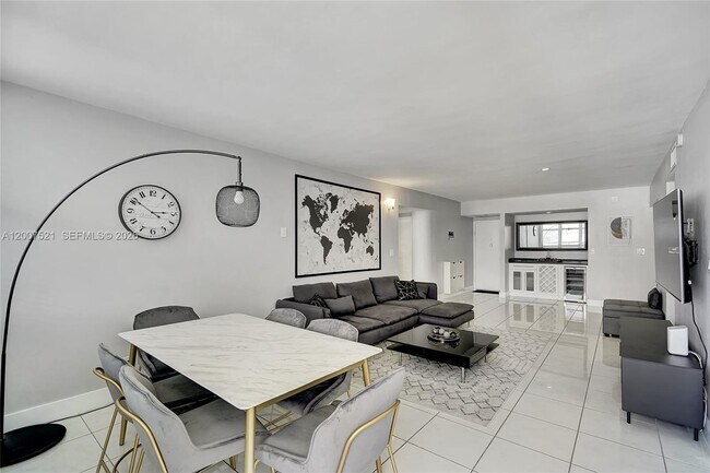 Foto del edificio - 3725 S Ocean Dr