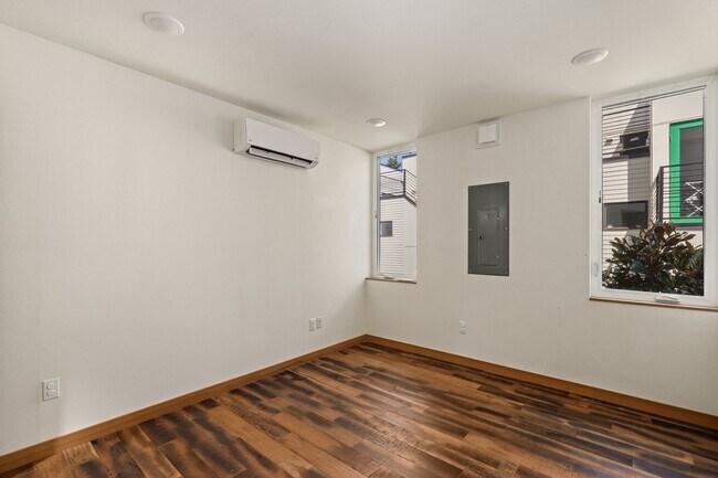 Building Photo - 3829 23rd Ave W