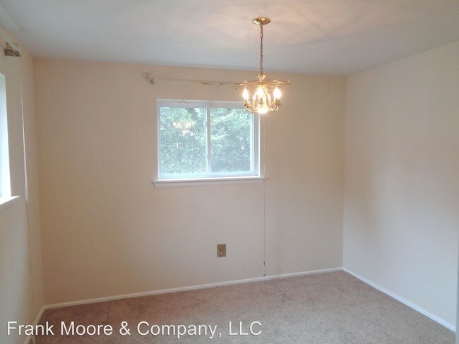 Building Photo - 8 Chateaugay Rd
