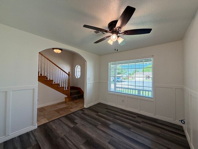 Building Photo - SPACIOUS HOME IN LAVERKIN FOR RENT!