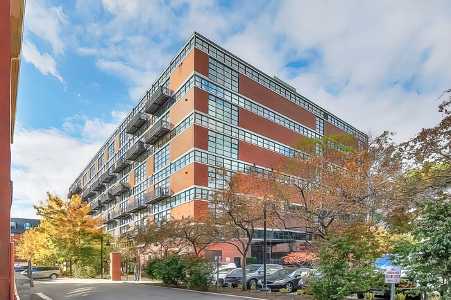 Building Photo - 90 Sumach St