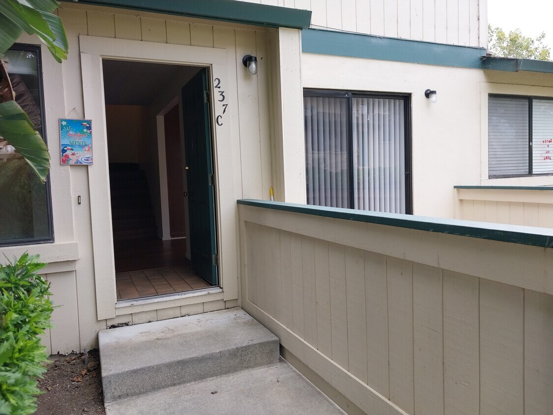 237 Silver Leaf Dr Unit C, Watsonville, CA 95076 Condo for Rent in