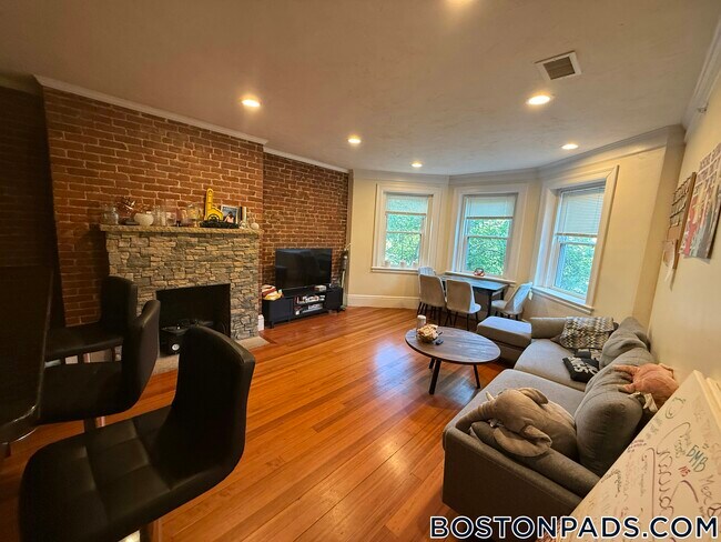 Building Photo - 1616 Beacon St