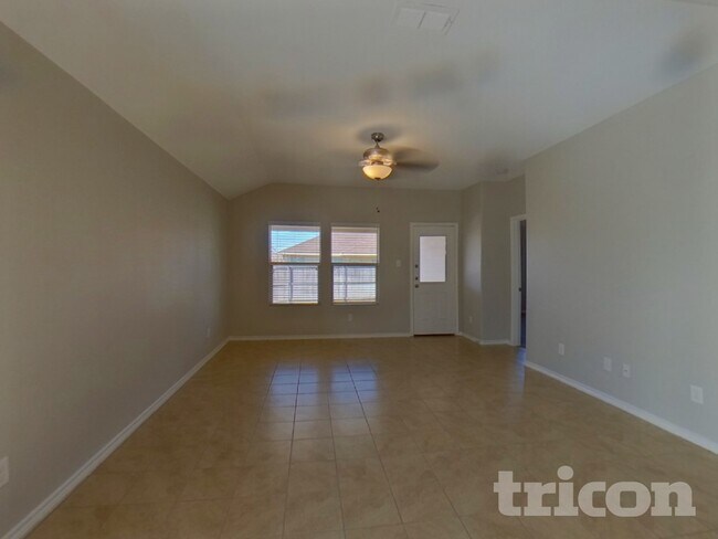 Foto del edificio - 1104 Autumnwood Dr