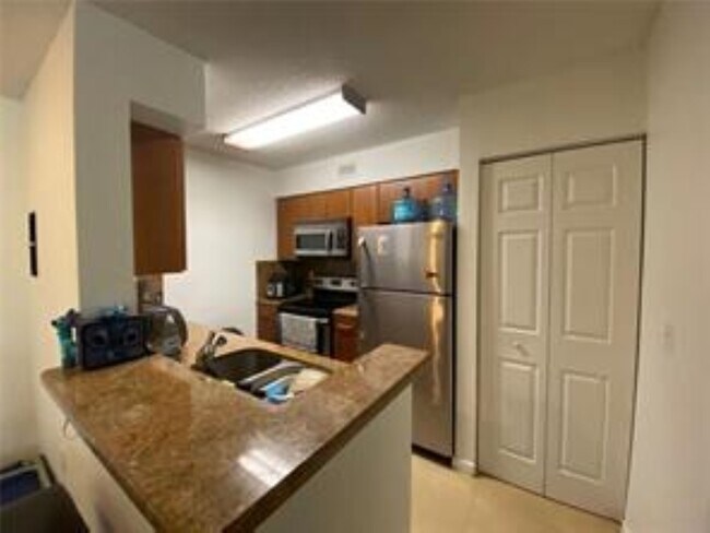 Foto del edificio - 2841 N Oakland Forest Dr
