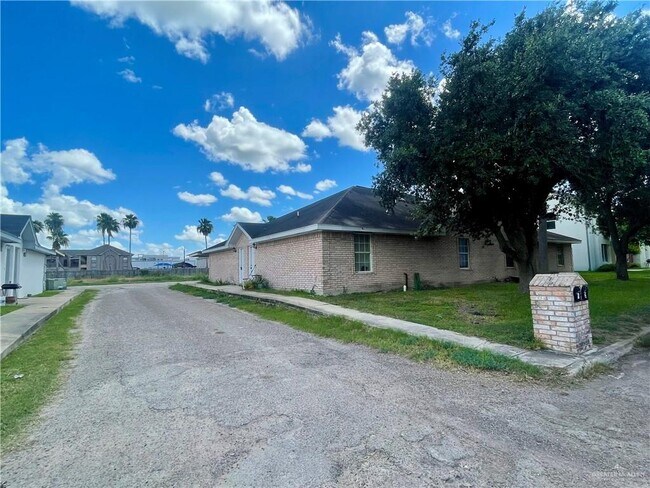 Foto del edificio - 15 Kimberly Ln